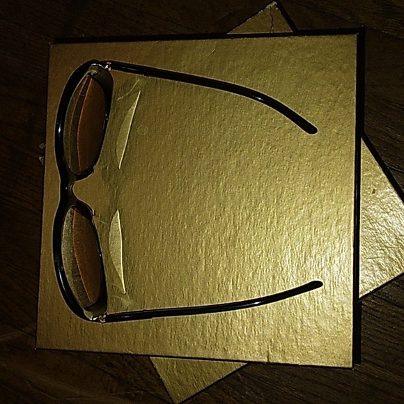 Prada sunglasses - Picture 3 of 6